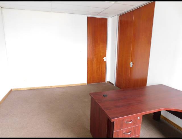 181M² OFFICE TO LET IN FERNDALE